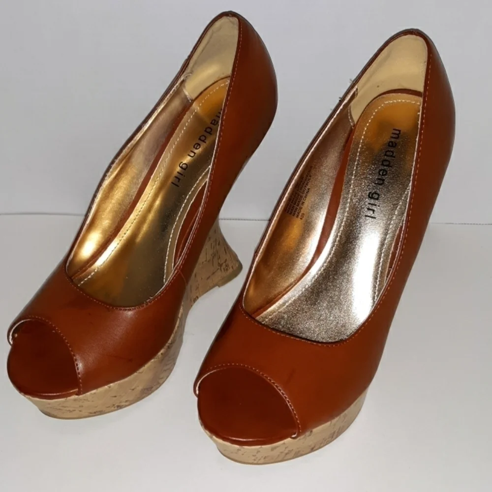 Madden Girl size 7 platform heels